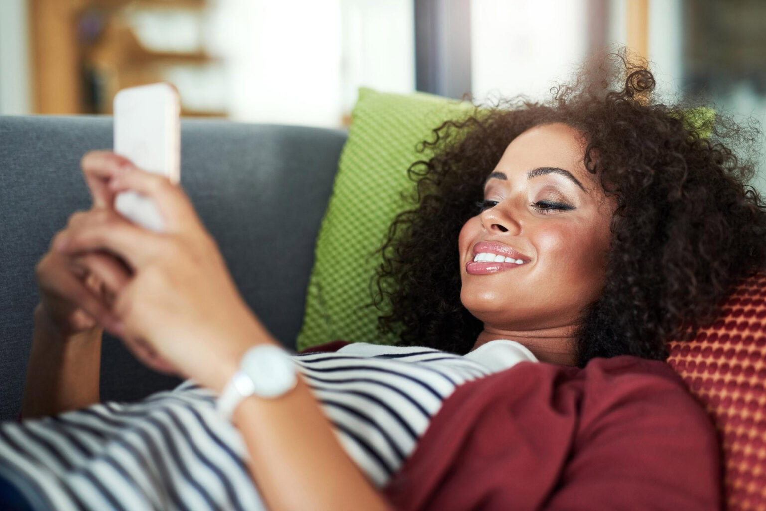 A satisfied user of her mobile browsing experience