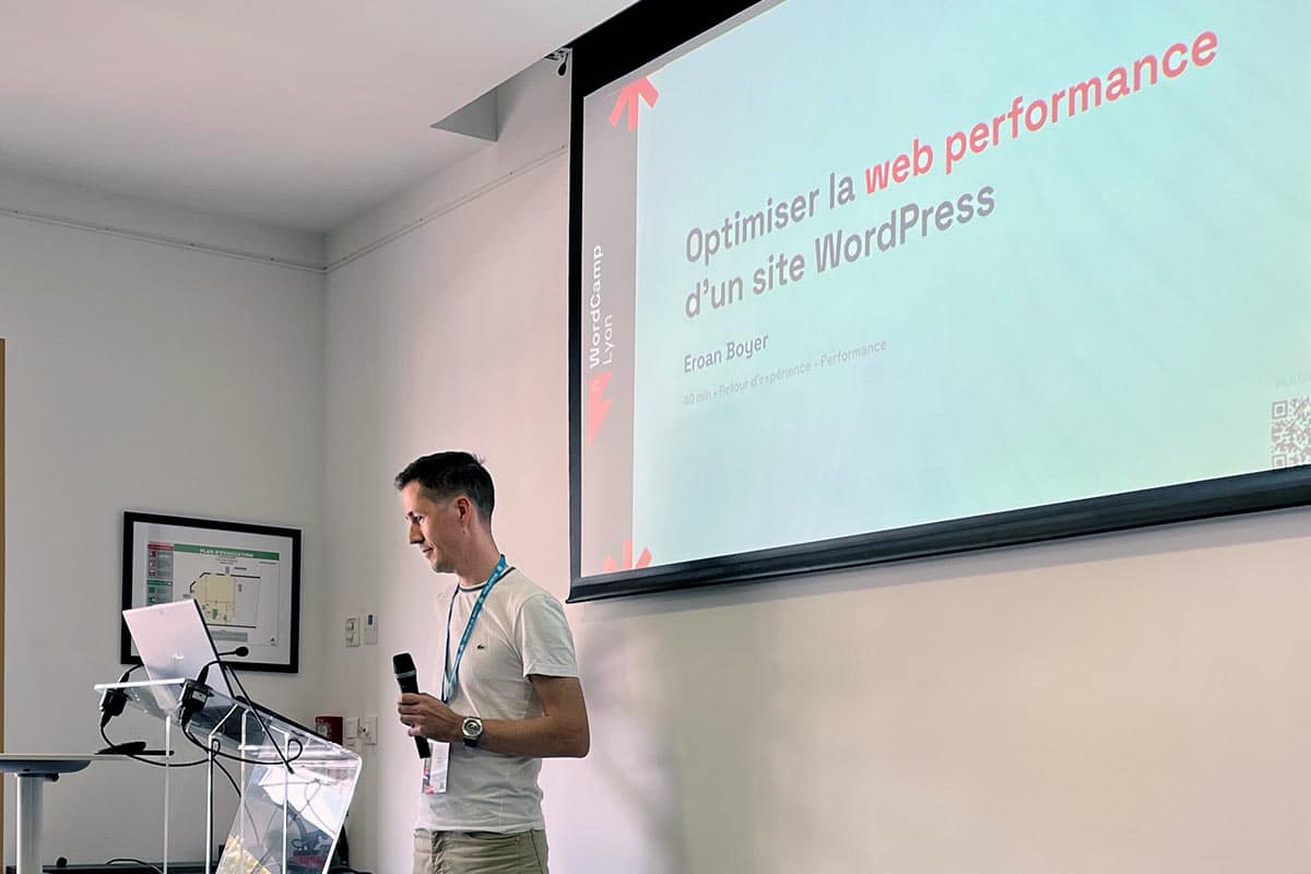 Eroan Boyer, au WordCamp de Lyon, pour sa conférence sur WordPress et la webperf